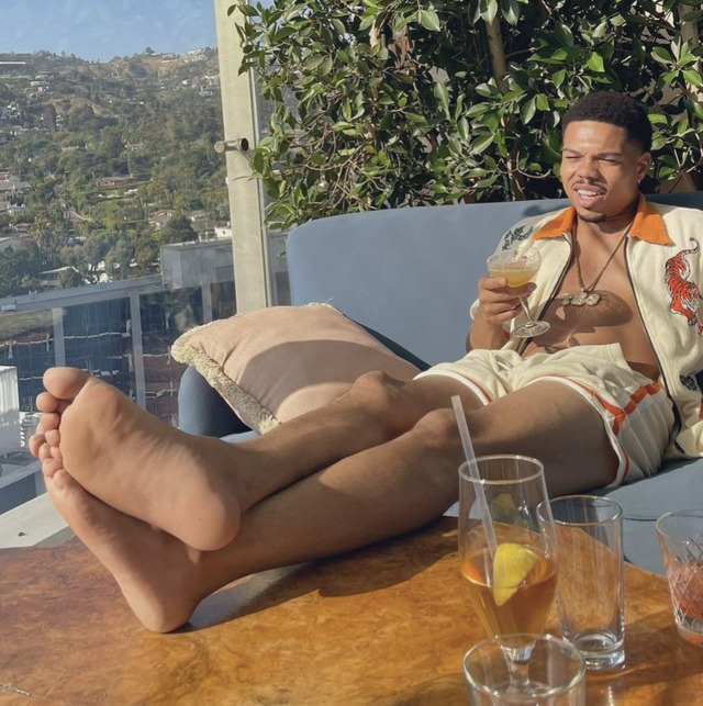 grandepoobah: nice feet