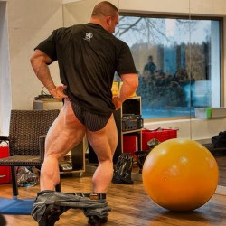 musclemonsterz:  Roman Fritz’s striated glute