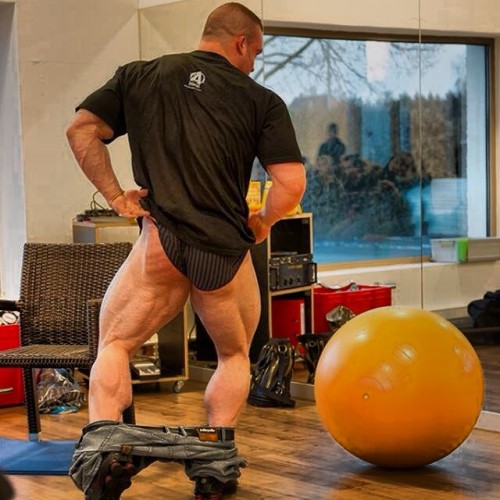 musclemonsterz:  Roman Fritz’s striated glute