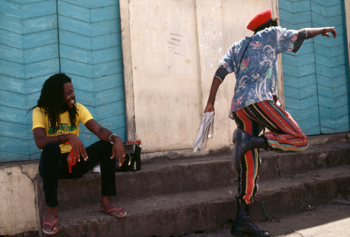 unrar:  Grenada 1984,  A. Abbas.
