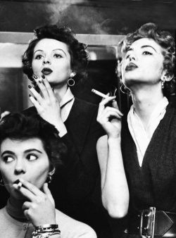 fawnvelveteen:Smoking models learning proper cigarette smoking