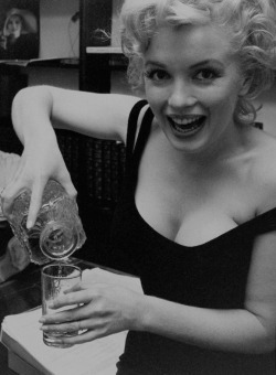 honey–rider: Marilyn Monroe . Robert Kelly . 1958