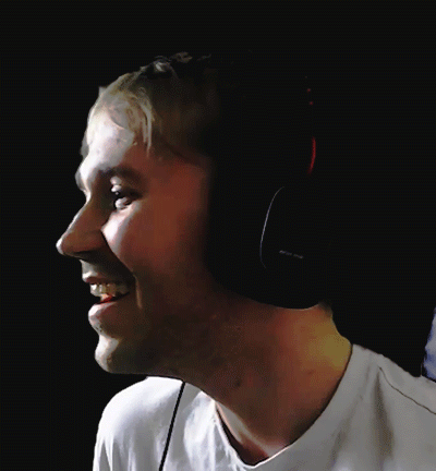 i-want-a-slurpee:  Keep Smiling Everyone! :D (x)