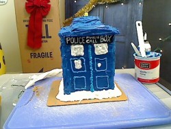 kayleepond:  Here is the Timey-Wimey Gingerbread TARDIS that