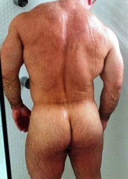 scsitek:  buttsnthighs:  Finest fucking ass…  Woof woof woof