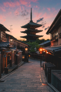 banshy:  Sunset In Kyoto |  Leslie Taylor    