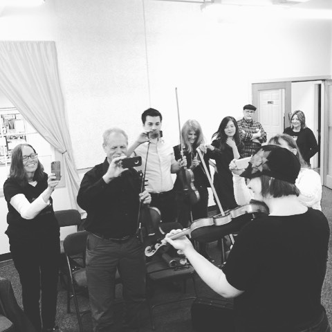 <p>The most paparazzi I will ever have… Here we have everyone recording the slow rendition of Whiteface from yesterday’s fiddle workshop. Huzzah! #feelingsuperfamous #insideout #fiddle #oldtime  (at Dusty Strings Music)</p>