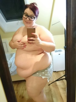 passionbbw:  Some behind the scenes snaps! 