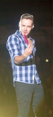 parchedforpaynis:Liam with a pink brush - Johannesburg x