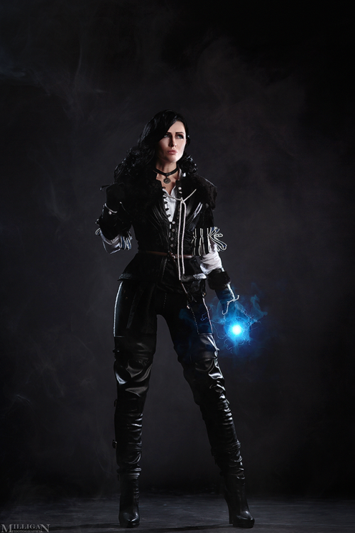 milligan-vick:   Yennefer of Vengerberg pt.II Candy as Yenneferphoto by me  These cosplays are getting better and better. Just look at the damn quality of the outfit. And the cute girl.