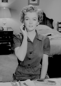 missmonroes:   Marilyn Monroe in Don’t Bother to Knock (1952).