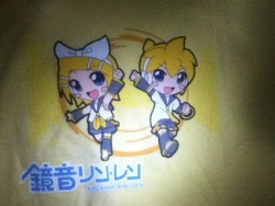 For anon who wanted to see the rin/len shirt uwu