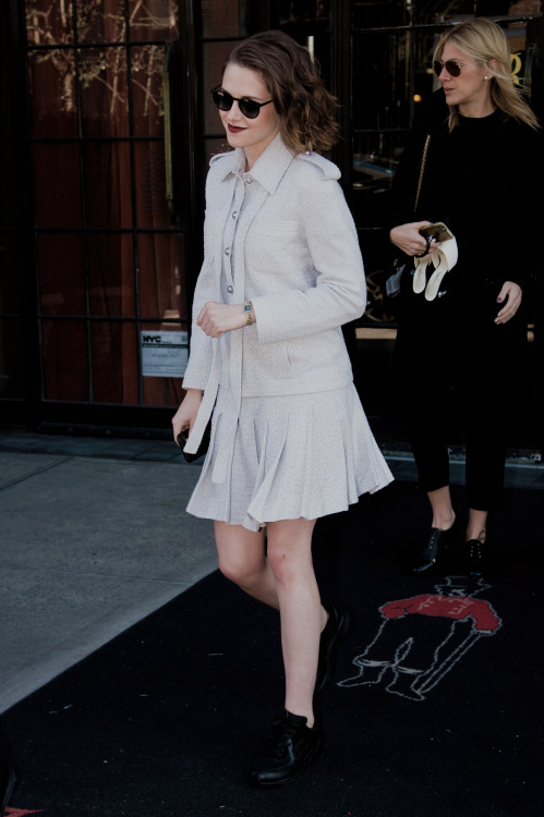Kristen Stewart leaving the Bowery Hotel in NYC, jan. 5, 2016