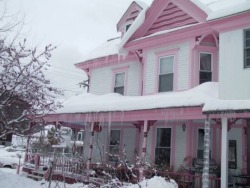look at this houseit’s pinkomg
