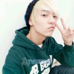 mooooosa:  L.Joe’s selca update explaining that he absolutely