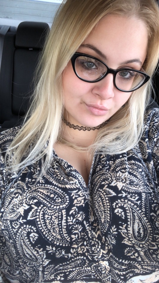 xhorrorbabyx:a rare smiling selfie 🤪