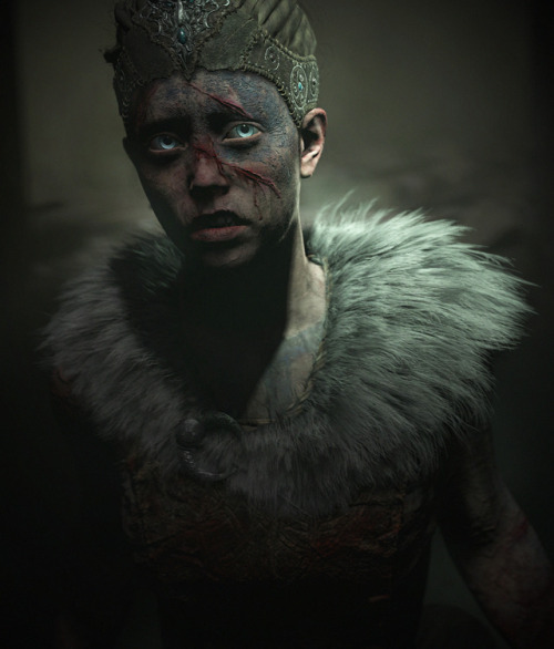   I’m trying to teach myself some other ways of lighting etc, while experimenting on this gorgeous creature called Senua.  HIGH QUALITY PICTURES