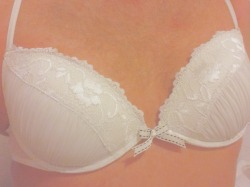 sohard69white:  Sometimes all I need is a pretty little bra with