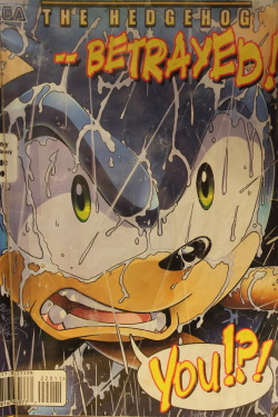 thatloufella:  Look at this Sonic comic cover and tell me you