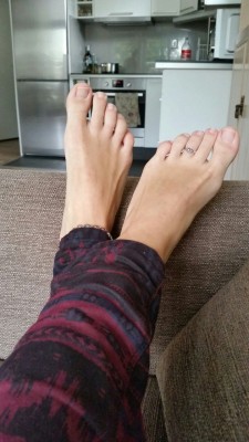kikfeet-blog:  Ticklishnea.deviantart.com! Great feet! #soles