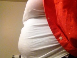 chubbyaltchick:  My belly has never stuck out this much! This