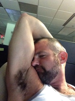 sweetspunker:  Luv a hairy sweaty guy into his own stink 