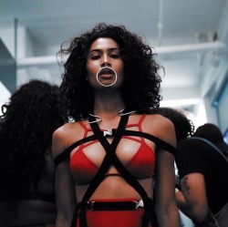 chromat:  The iconic @leynaramous​ closing the Chromat SS17