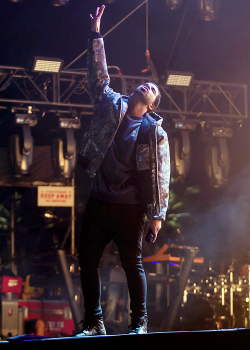 celebritiesofcolor:  Drake performs during the 2015 Coachella