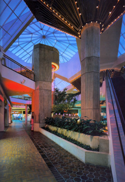 wandrlust:  Valley Hills Mall, Hickory, North Carolina, 1978