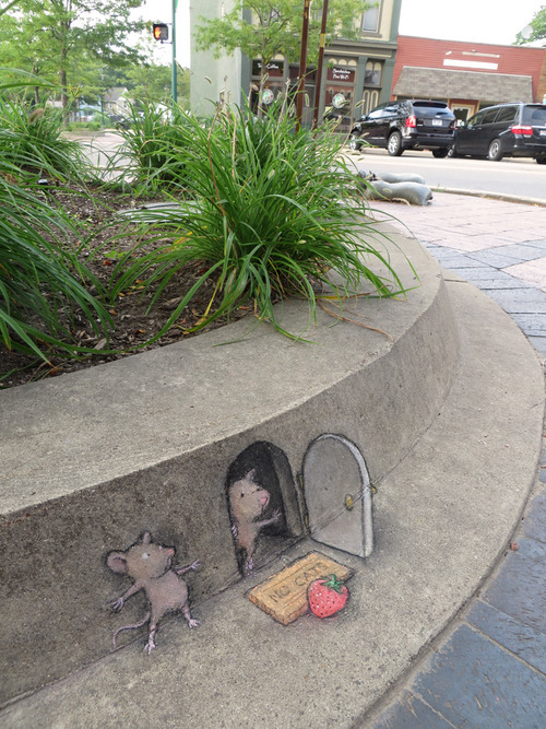 asylum-art:  Street Art byDavid Zinn 