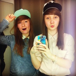 soyunicornio666:  Jak zakupy to tylko w grzywce i fullcapie:* @gabriela2903Â  #fullcap #fringe #fun #shopping #h&amp;m #fittingroom #young #gimbus #tak