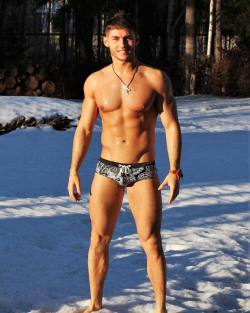 malefeed:   tollgoncharov: Hello from winter Russia! 🎈🎈Have