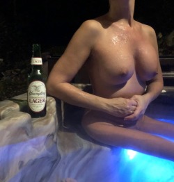 luvmyhotwife25:  Loving the hot tub!