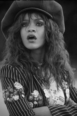 pinkrebelflower:  fuckyeahrihanna:BBHMM Outtakes  //