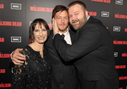 walkingdead-gasm:  omg…Robert Kirkman!! haha