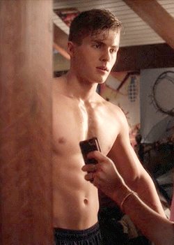 famousmeat:  Cody Christian’s shirtless, sweaty workout on