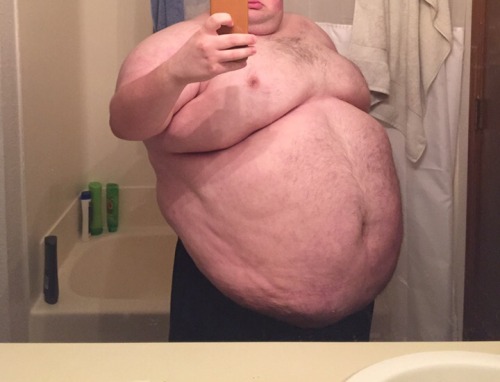pingtee:Late night stuffing A singularly interesting body shape