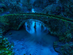 bluepueblo:  Blue Dusk, Newcastle upon Tyne, England photo via