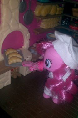 pinkiepiesightings:  I squee’d a little when I saw this. 