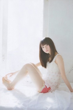legsandhose:  (via 齋藤飛鳥 — girlimg_photos_images_girls_女優_太もも_美脚_清純_着衣_黒タイツ_生足_M字_ソックス_尻_パンツ_女子校生_制服)