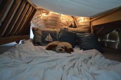 vintage-adventures:  My sister and her bf made a blanket fort.