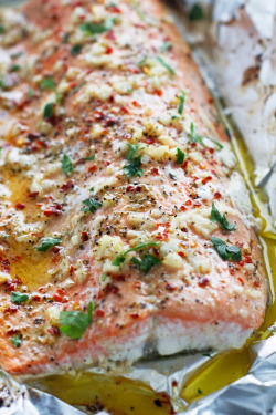 nom-food:  Garlic butter baked salmon in foil