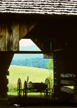 hueandeyephotography:  Old wagon and barn, Cades Cove, Great