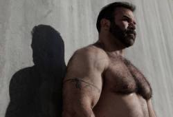 bear-tum:  3311   Needs worshipping big time - hairy, sexy, muscular