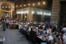 merosezah: Breaking Fast In Egypt: Food distributed for free