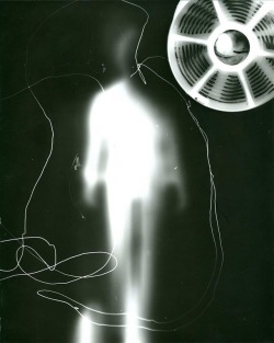 furtho:  László Moholy-Nagy’s Photogram, 1928 (via here)