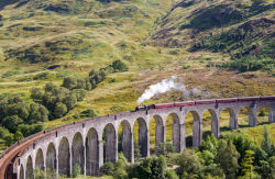 en-omgb:  Ride the Hogwarts Express!Glenfinnan Viaduct, Scotland