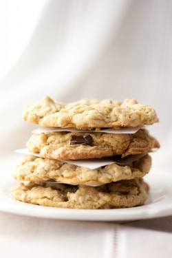 vegan-yums:  Salted Peanut Butter Chocolate Chip Oatmeal Cookies