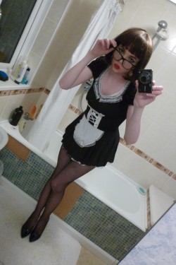 100000-fireflies:  lucy-cd:Pictures  More Maid outfit with short