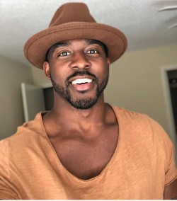 blackboysrsexyaf:  https://www.instagram.com/chaunceymiland